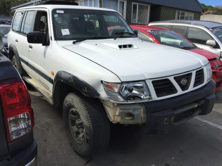 nissan wreckers dunedin